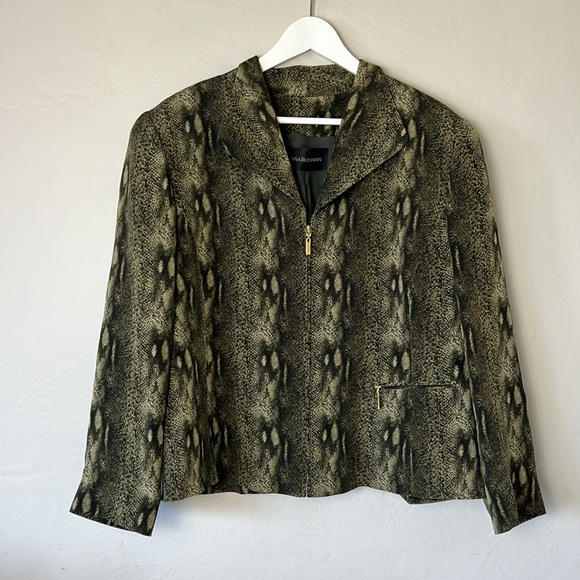 Dana Buchman Zip Jacket / Skirt Suit 100% silk green animal print - Picture 2 of 12